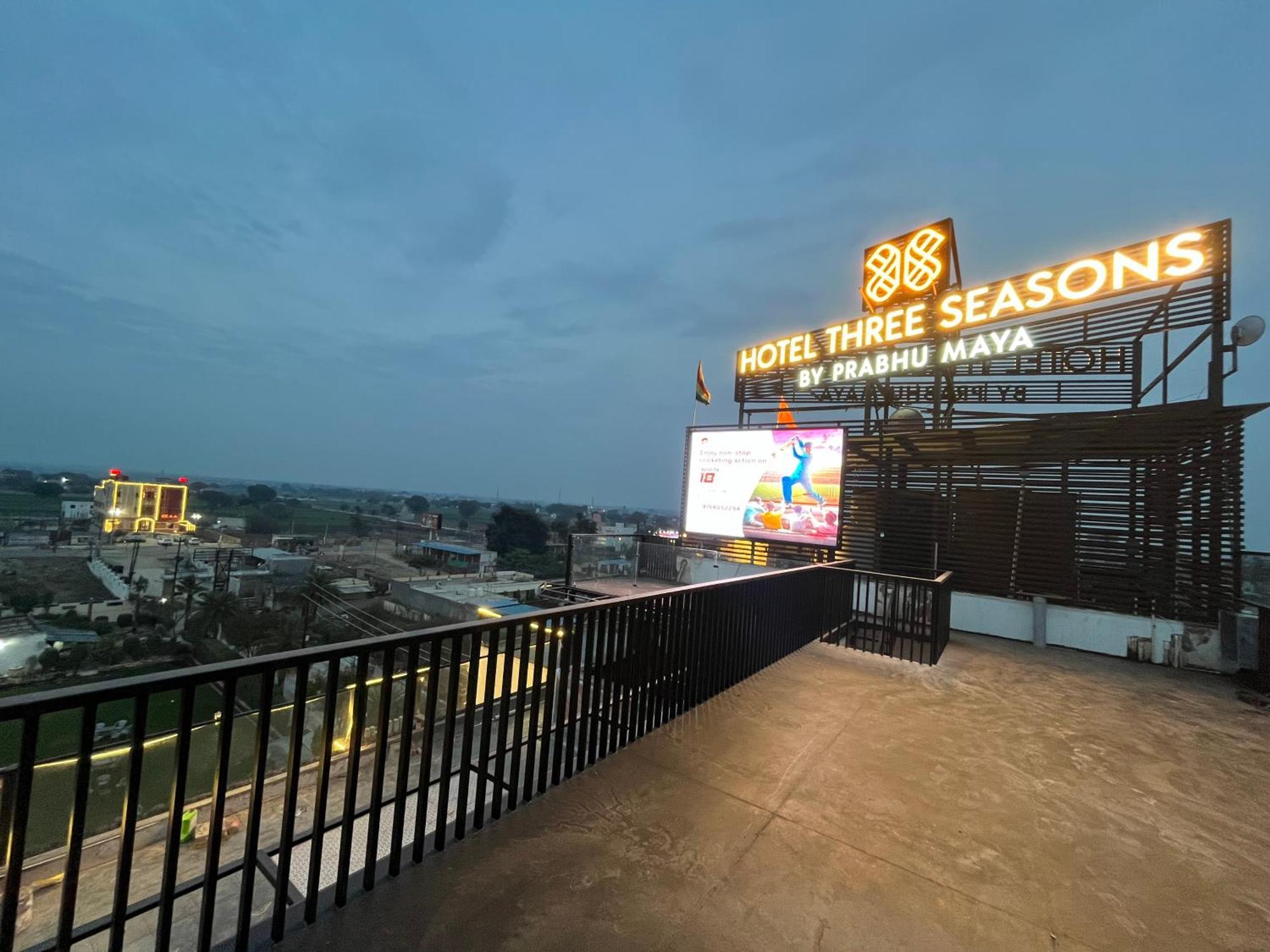 Vrindāvan Hotel Three Seasons מראה חיצוני תמונה