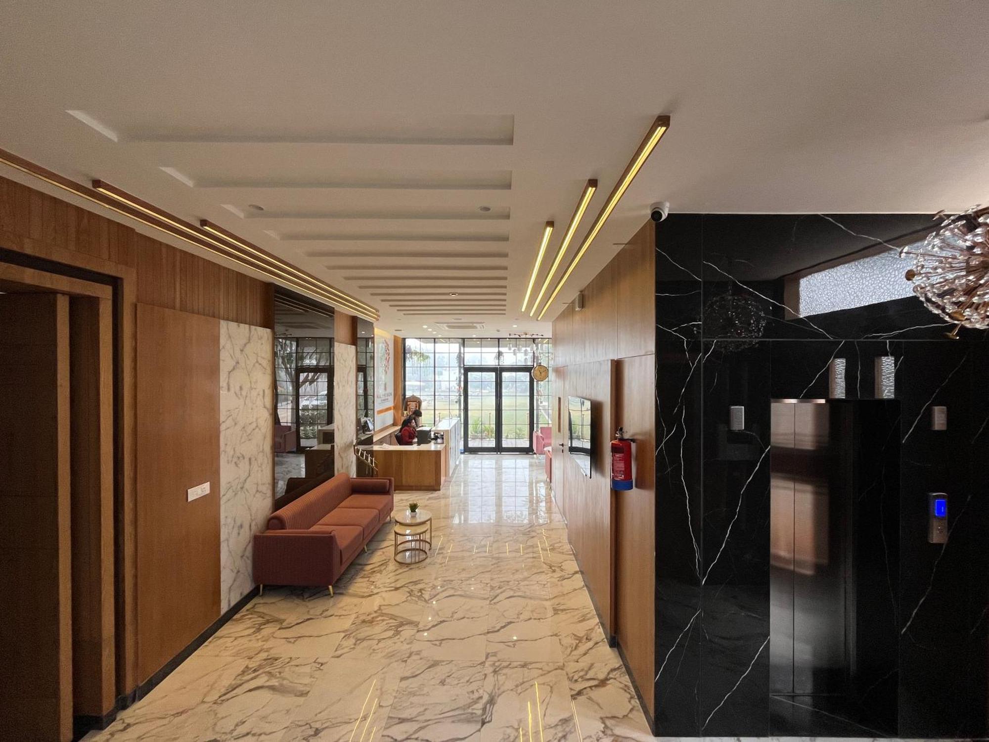 Vrindāvan Hotel Three Seasons מראה חיצוני תמונה