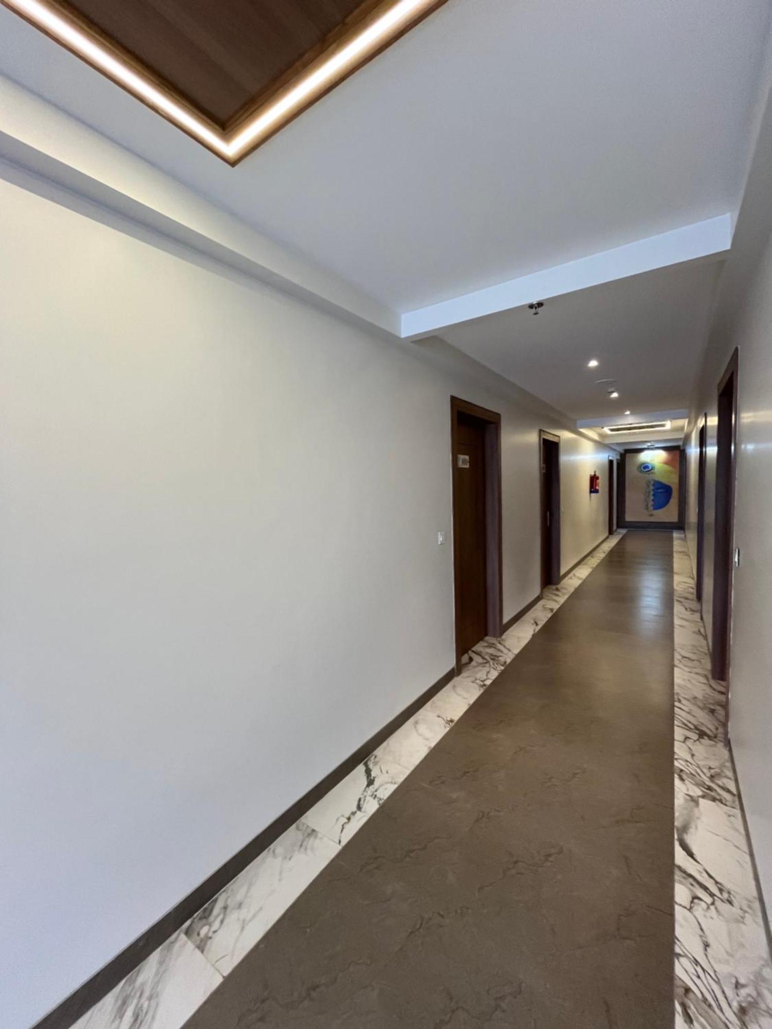 Vrindāvan Hotel Three Seasons מראה חיצוני תמונה