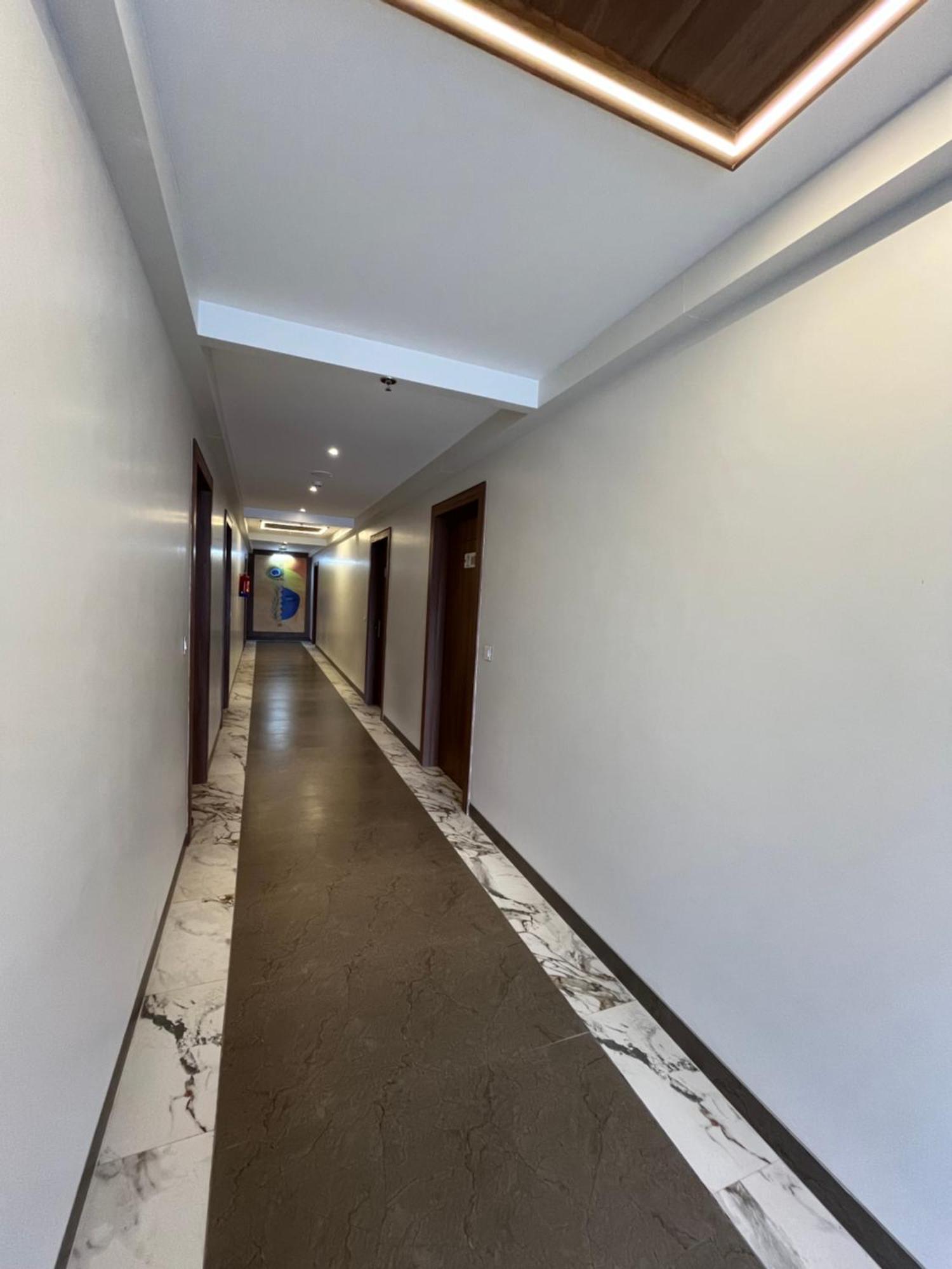 Vrindāvan Hotel Three Seasons מראה חיצוני תמונה