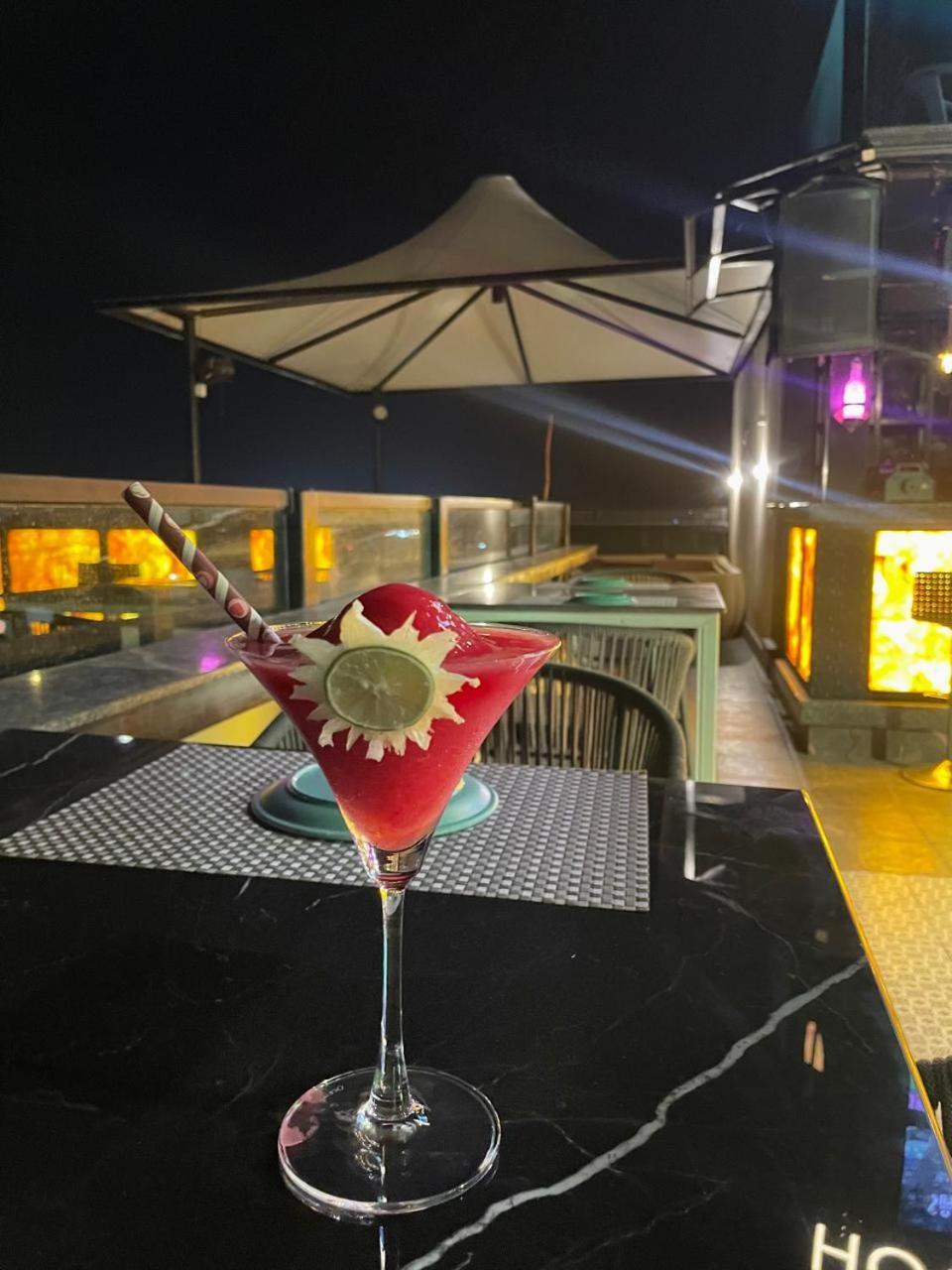 Vrindāvan Hotel Three Seasons מראה חיצוני תמונה