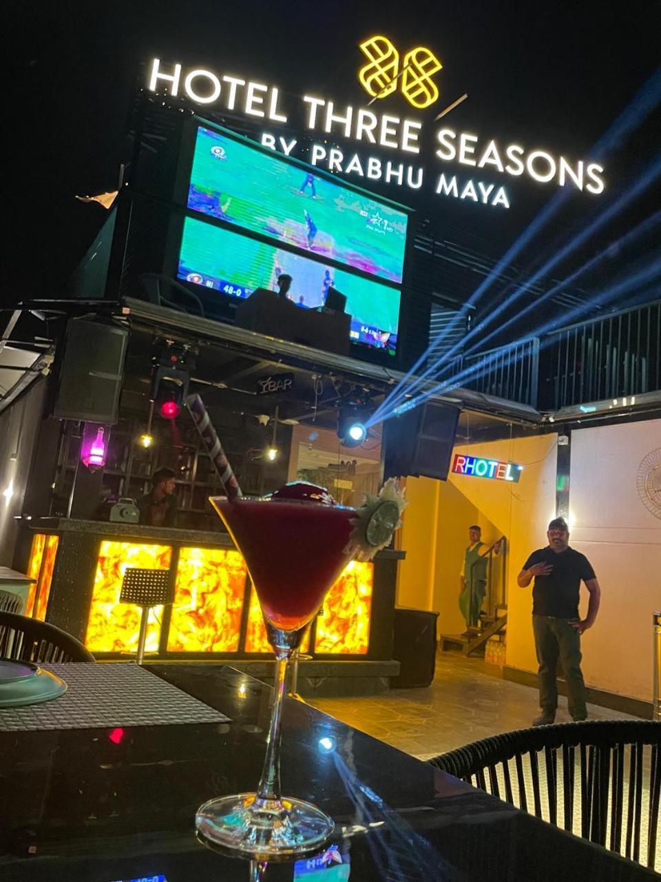 Vrindāvan Hotel Three Seasons מראה חיצוני תמונה