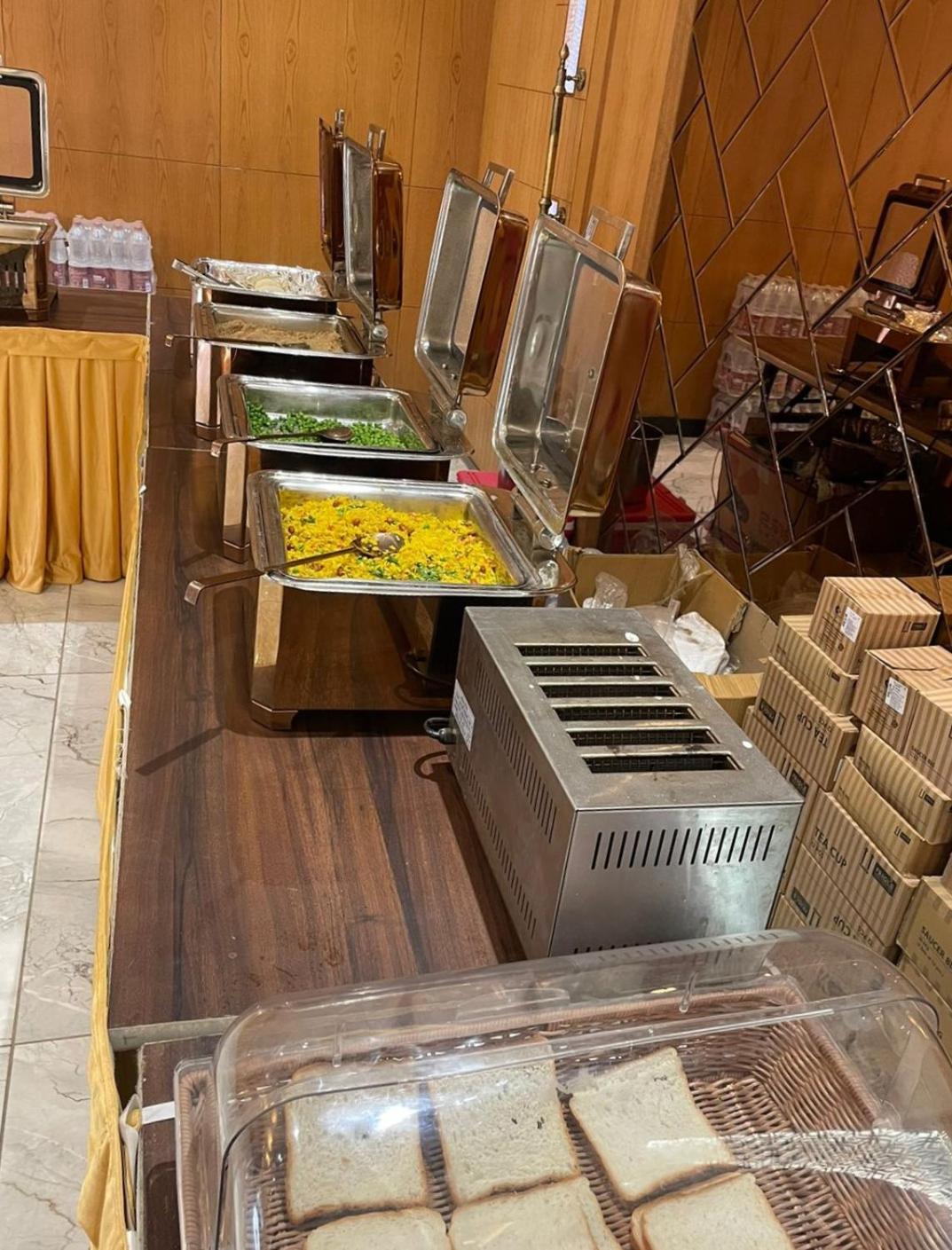 Vrindāvan Hotel Three Seasons מראה חיצוני תמונה