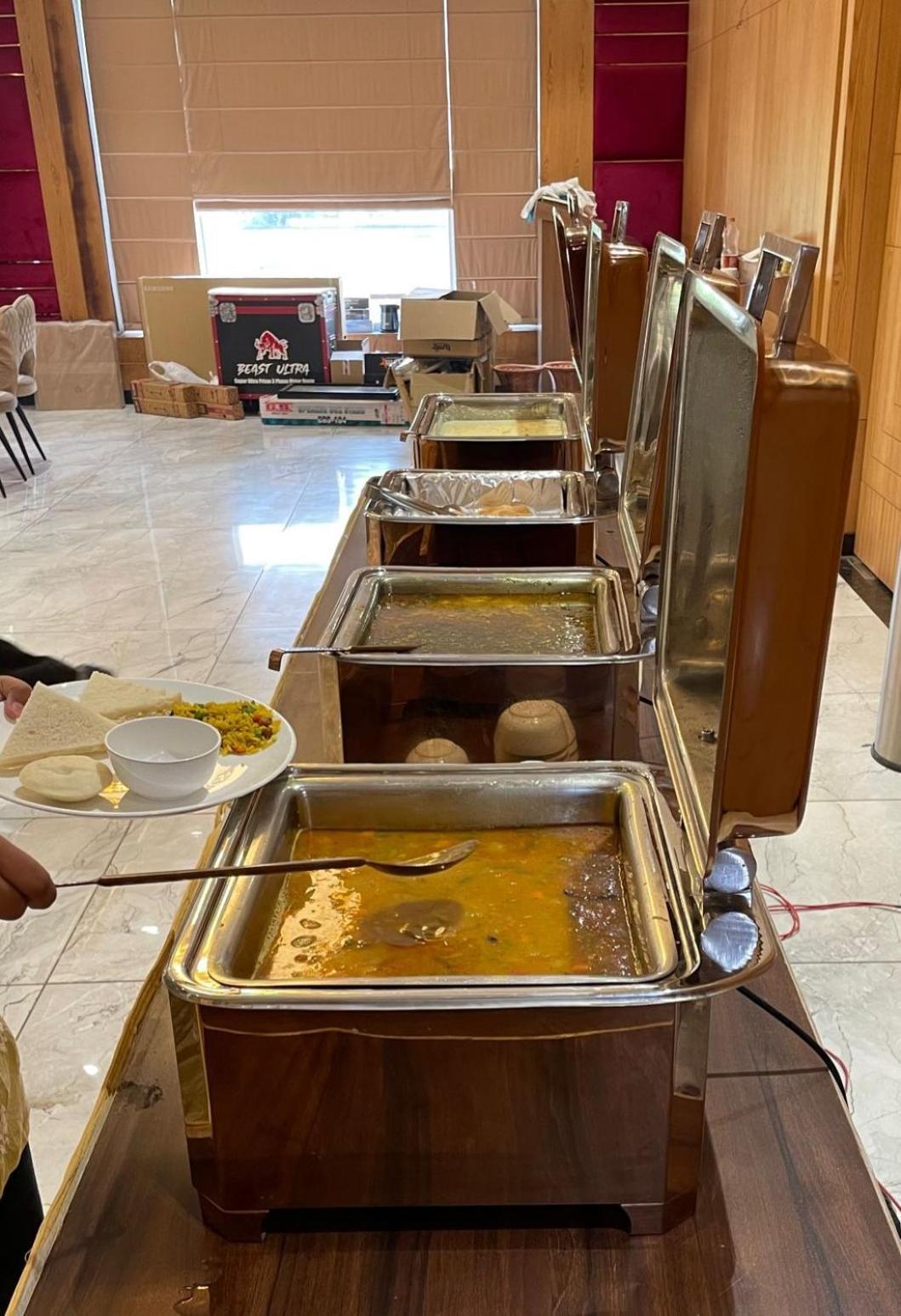 Vrindāvan Hotel Three Seasons מראה חיצוני תמונה